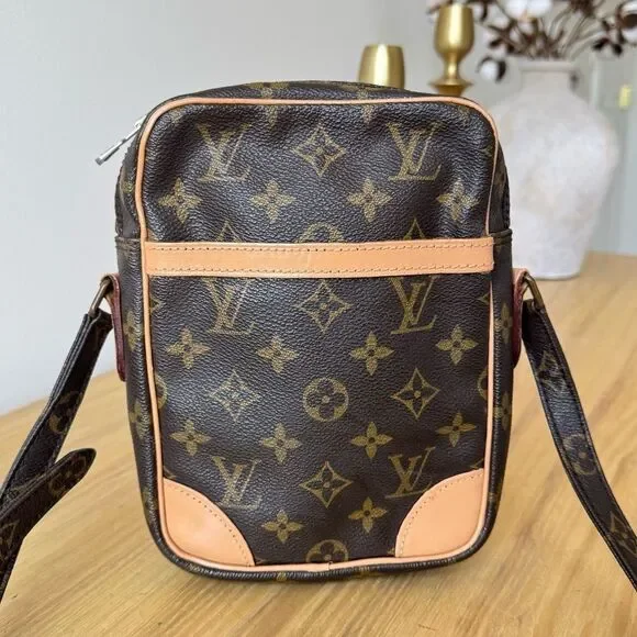 ✅AUTHENTIC✅LOUIS VUITTON DANUBE CROSSBODY BAG - Picture 4 of 16